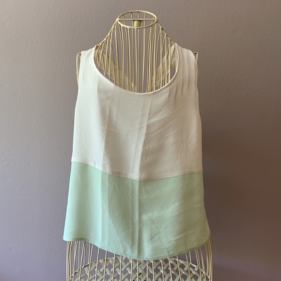 ❗️FREE Colorblock Back-tie Top📍with $25 purchase📍 MUST BUNDLE - Picture 2 of 12